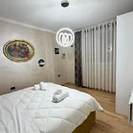 Luxury 4 Near Square 21 * Τίρανα