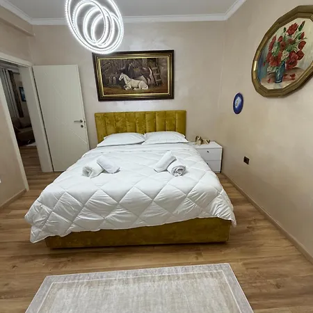 Luxury 4 Near Square 21 ティラナ