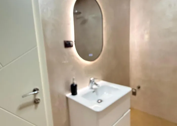 Luxury 4 Near Square 21 *