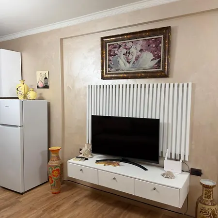 דירה Luxury 4 Near Square 21 טיראנה