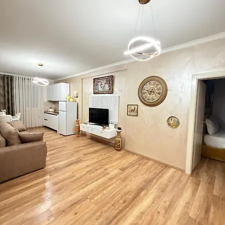 Luxury 4 Near Square 21 טיראנה