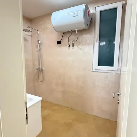 아파트 Luxury 4 Near Square 21 티라나